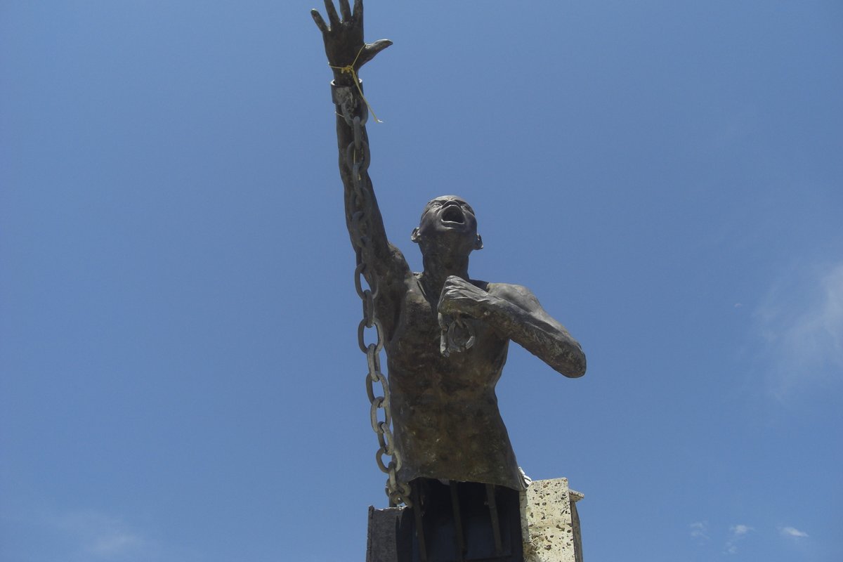 Estatua de Benkos Biohó en la plaza de Palenque, 1 de diciembre de 2007. Foto: Kosmel Bonfante / Wikimedia Commons (CC BY 3.0). Recorte 3:2. No es la Convención Nacional de 2026.